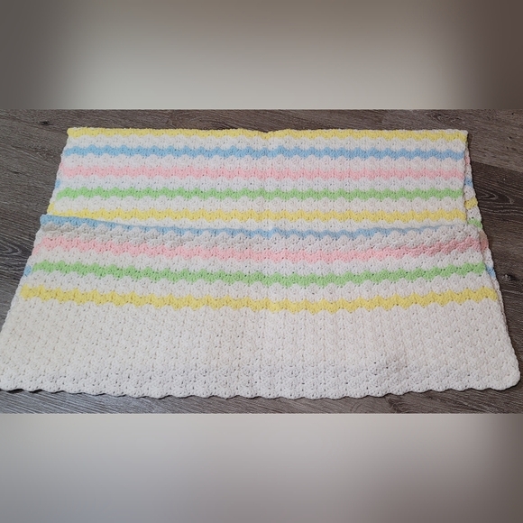 Vintage Baby Crib Blanket Throw Gender Neutral Handmade Nursery - Picture 1 of 1